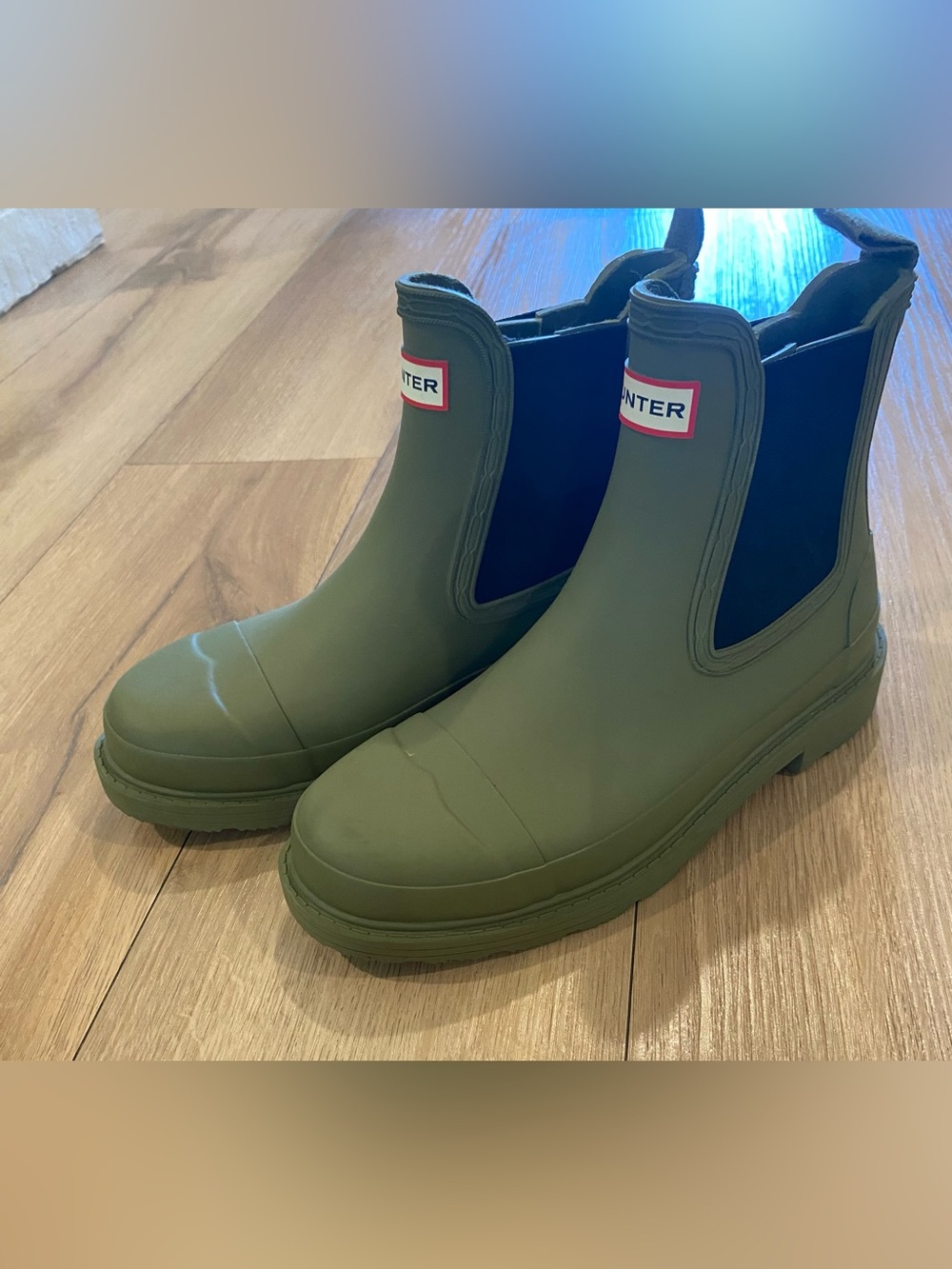 Hunter Women’s Chelsea Rain Boots in Dark Olive Size US 6 NWOT